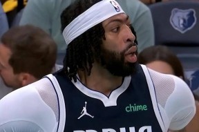 yabo浓眉哥回归赛场,突破纪录首场状态亮眼,FPX观众沸腾!的简单介绍