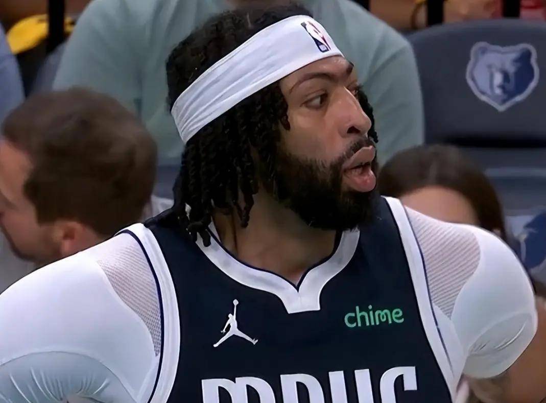 浓眉哥回归赛场，突破纪录首场状态亮眼，FPX观众沸腾！的简单介绍