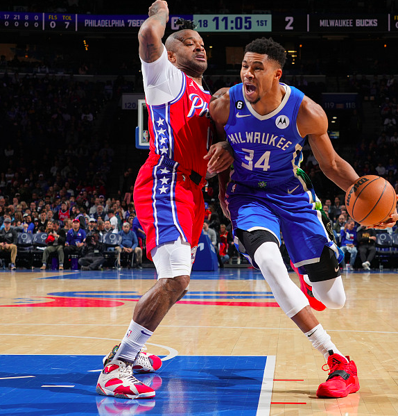 德罗巴巅峰对决，字母哥与50激战曼联分钟，突破纪录胜负难料！的简单介绍